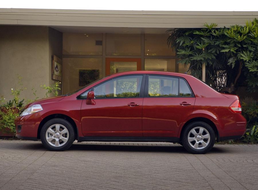  Nissan Versa Sedan 2009 года  (фото 2 из 5)
